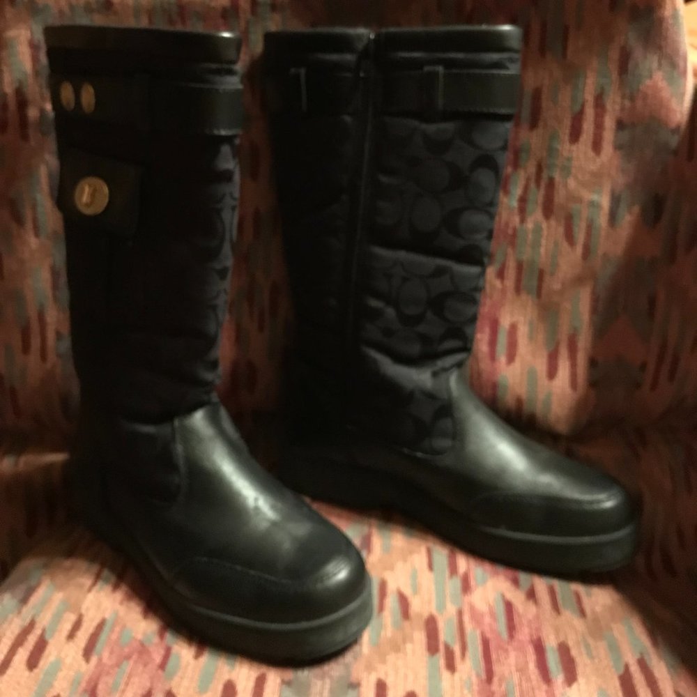 Coach Winter Black leather Mid Calf boot with faux fur lining Size 8